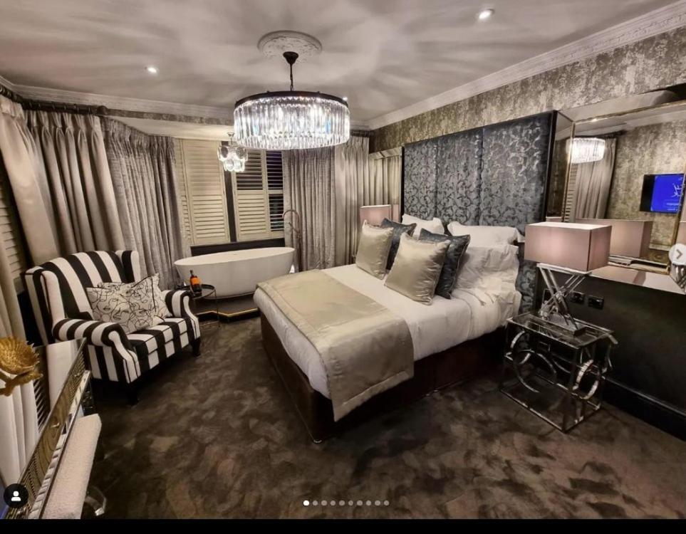 Funky Monk Hotel Epping Esterno foto